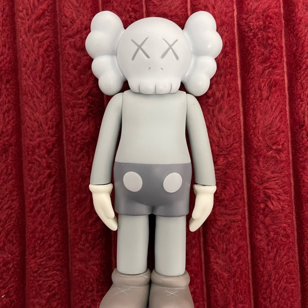 KAWS 2004 Grey Companion (7”) – Rare Collectible, Excellent Condition. No box
